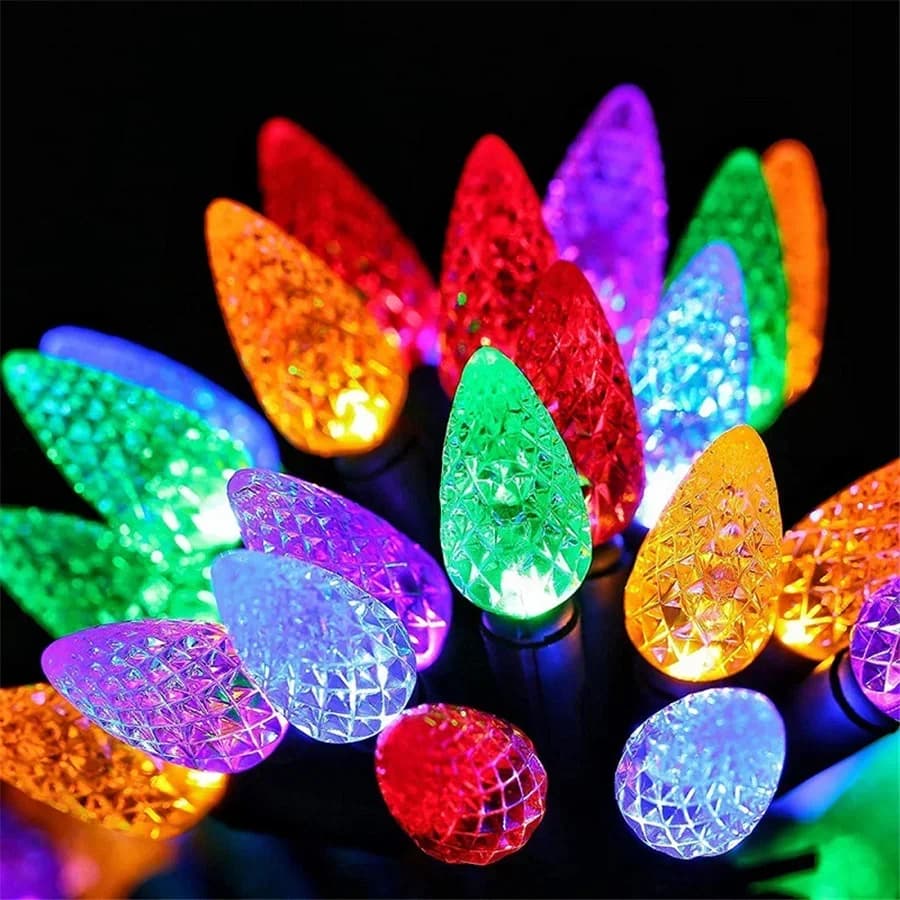 LED гирлянд с ягоди/боровинки на слънчева енергия или с щепсел